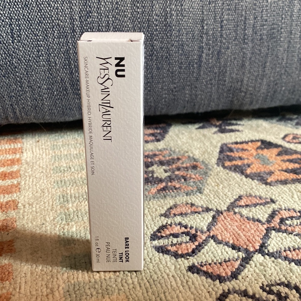 Yves Saint Laurent  NU BARE LOOK TINT- NU 8
